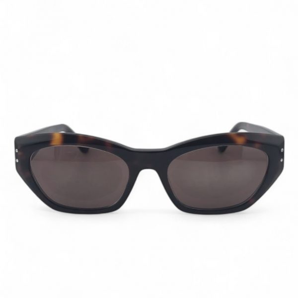 Die Feellens Marie vereint Retro-Charme mit modernem Chic. Ihr dezentes Cat-Eye-Design und das elegante Havanna-Schwarz machen sie zum stilvollen Begleiter für sonnige Tage.