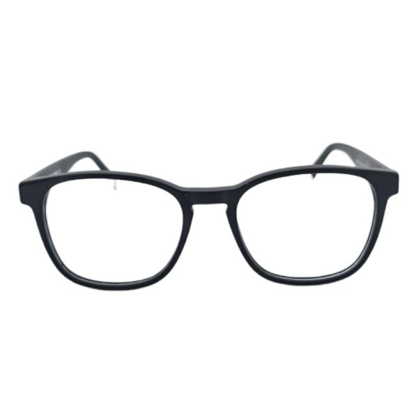 Das Modell Feellens Anton ist eine zeitlos maskuline Brille mit leicht abgerundeter Front und klarer Linienführung. Das matte Schwarz verleiht ihr eine moderne Zurückhaltung, während der silberne Metallakzent am Scharnier einen edlen Kontrast schafft. Das robuste Acetat-Gestell bietet Stabilität und hohen Tragekomfort – ideal für den Alltag und das Büro. Die Form passt besonders gut zu ovalen und runden Gesichtern.