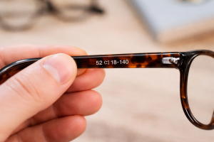 Brillengröße einfach erklärt Tabelle, Bedeutung und wie du deine Brillengröße herausfindest